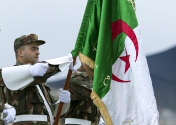 الجزائر تعتزم مضاعفة الإنفاق على الجيش وإعانة البطالة بفضل إرتفاع هائل في عائدات الغاز