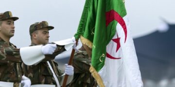 الجزائر تعتزم مضاعفة الإنفاق على الجيش وإعانة البطالة بفضل إرتفاع هائل في عائدات الغاز