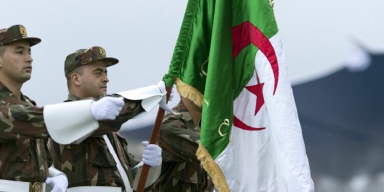 الجزائر تعتزم مضاعفة الإنفاق على الجيش وإعانة البطالة بفضل إرتفاع هائل في عائدات الغاز