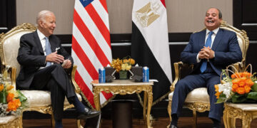 السيسي يبلغ بايدن خلال لقائه أن مصر أطلقت إستراتيجية لحقوق الإنسان وتنظر في قوائم للعفو الرئاسي.. والرئيس الامريكي يشيد بمصر لموقفها بشأن أوكرانيا وغزة