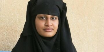 القضاء البريطاني ينظر في قضية تجريد “عروس تنظيم الدولة الإسلامية” من الجنسية ومصدر يفيد أن بيغوم تم تحضيرها عبر الإنترنت وهي طفلة ، ونقلها جاسوس يعمل لحساب الإستخبارات الكندية بسوريا …!!!