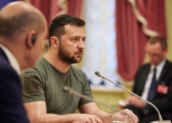 زيلينسكي يوجه رسالة “عتاب” لأوروبا بسبب إنقسامها حول الحرب الروسية ووزير خارجية بريطانيا يزور كييف بشكل مُفاجئ