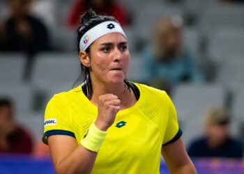 أنس جابر تنتفض وتهزم بيجولا في البطولة الختامية لموسم تنس السيدات