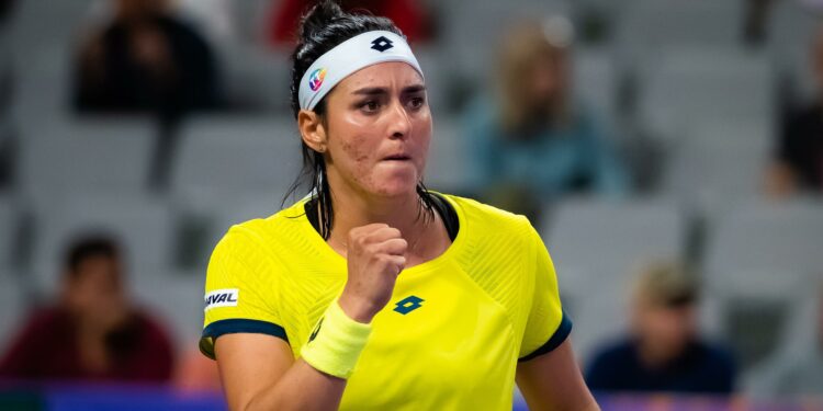 أنس جابر تنتفض وتهزم بيجولا في البطولة الختامية لموسم تنس السيدات