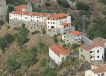 صدق أو لا تصدّق.. قرية إسبانية للبيع بسعر «غرفة نوم»