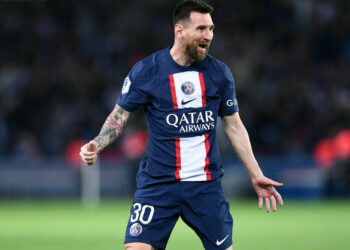 ميسي يتجاهل إتصالات برشلونة