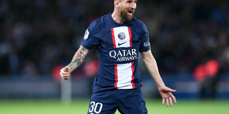 ميسي يتجاهل إتصالات برشلونة