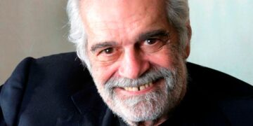 جدل واسع حول بيع مقتنيات الفنان المصري الشهير عمر الشريف في فرنسا.. ونجله يرد