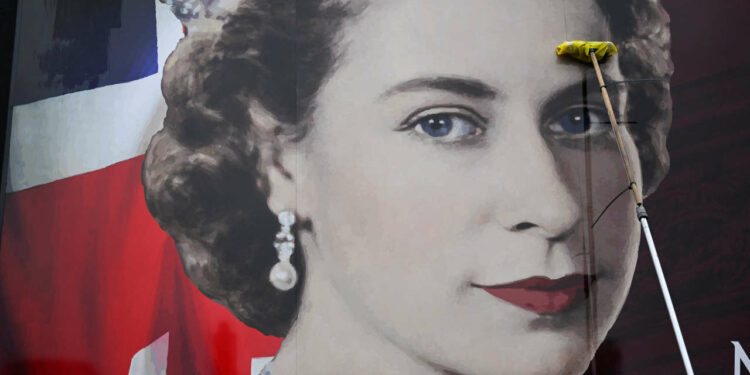 دار مزادات ألمانية تبيع رسالة من الملكة الراحلة إليزابيث الثانية