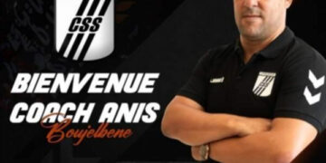 الصفاقسي يقيل مدربه.. ويعين أنيس بوجلبان في هذا المنصب