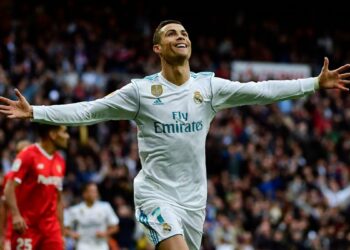 رونالدو يقدم نفسه لريال مدريد بديلا لكريم بنزيما