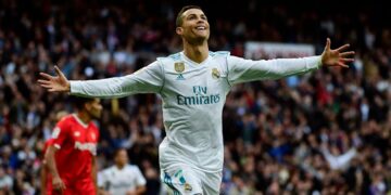 رونالدو يقدم نفسه لريال مدريد بديلا لكريم بنزيما