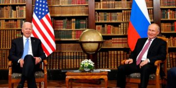 روسيا وأمريكا تعقدان في القاهرة أول محادثات نووية منذ بدء حرب أوكرانيا.. وبايدن يصل لمصر لحضور القمة العالمية للمناخ قبل إجتماع “جي20”