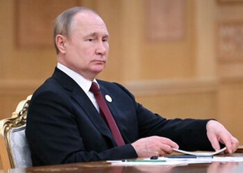 بوتين يفتح بابه للدول العربية: روسيا مستعدة لتطوير التعامل معكم بهدف توطيد الأمن الإقليمي والعالمي.. أزمات ليبيا وسوريا واليمن وفلسطين ينبغي تسويتها على أساس القانون الدولي