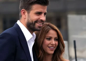 شاكيرا وبيكيه يوقعان إتفاقية ويبيعان ذكرياتهما في مزاد .. حتى قصرهما ببرشلونة