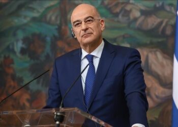 وزير خارجية اليونان يرفض مغادرة طائرته لدى وصوله إلى العاصمة الليبية ويلغي زيارته ليتجنب إستقباله من قبل نظيرته في الحكومة الليبية