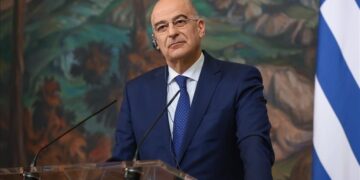 وزير خارجية اليونان يرفض مغادرة طائرته لدى وصوله إلى العاصمة الليبية ويلغي زيارته ليتجنب إستقباله من قبل نظيرته في الحكومة الليبية