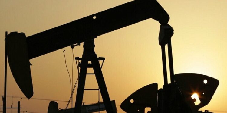 تراجع أسعار النفط بعد تعهد الصين بإستمرار سياسة صفر إصابات بفيروس كورونا