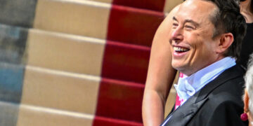 مبيعات ماسك من أسهم “تسلا” تقترب من 40 مليار دولار