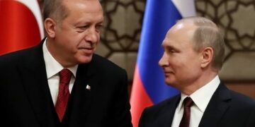 أردوغان لبوتين: تطهير الحدود السورية من”الإرهابيين” بعمق 30 كم أولوية والإعداد لتصدير مواد غذائية وسلع بشكل تدريجي