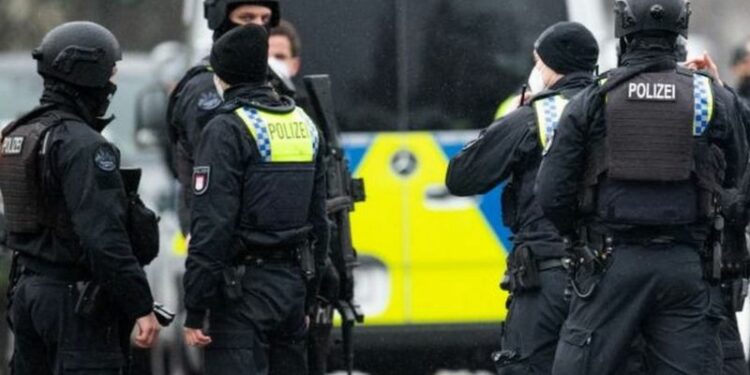 السلطات الألمانية تقبض على 25 شخصا بتهمة التخطيط لإنقلاب على الحكومة.. وموسكو تنفى تورطها وتصف التحقيقات بـ”أمر داخلي”