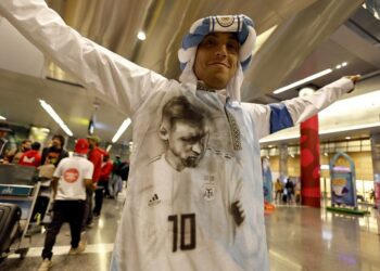 الأرجنتينيون يتدفقون إلى قطر.. والكومبيوتر يرشح فرنسا للقب