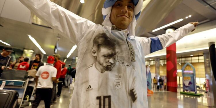 الأرجنتينيون يتدفقون إلى قطر.. والكومبيوتر يرشح فرنسا للقب