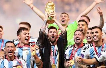 ميسي شخصية العام في «بي بي سي» لأول مرة.. وموهبته تحير الأطباء