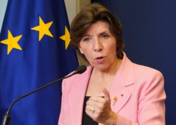 مؤتمر باريس بخصوص أوكرانيا يجمع ما يزيد قليلا عن مليار يورو بعد طلب زيلينسكي من حلفاء بلاده 840 مليون دولار