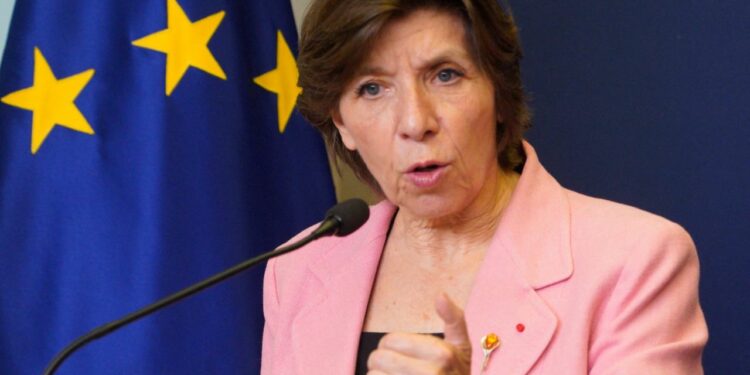 مؤتمر باريس بخصوص أوكرانيا يجمع ما يزيد قليلا عن مليار يورو بعد طلب زيلينسكي من حلفاء بلاده 840 مليون دولار