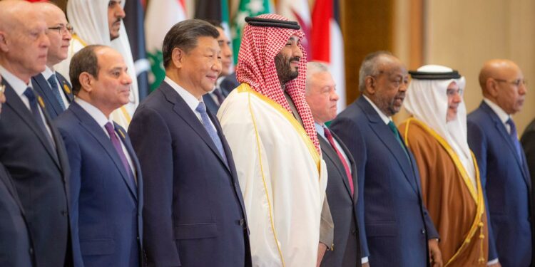 السعودية تجمع الصين والزعماء العرب في “حقبة جديدة” من العلاقات.. الرئيس الصيني يطلب من دول الخليج استخدام بورصة شنغهاي في صفقات طاقة باليوان