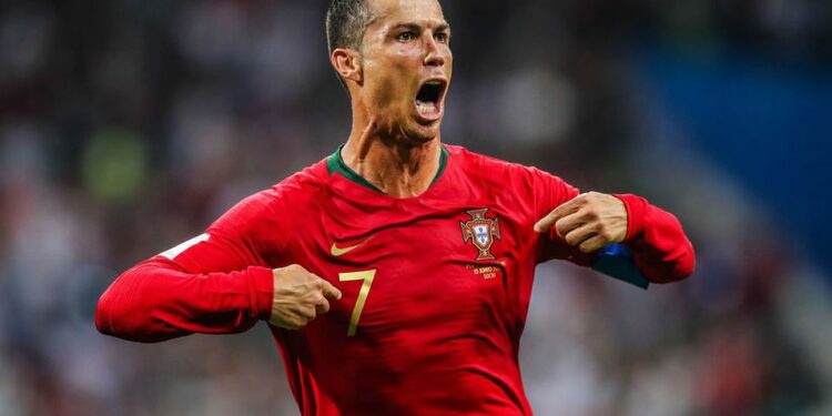 لكتابة التاريخ مع عملاق إيطاليا.. عرض جديد على طاولة كريستيانو رونالدو