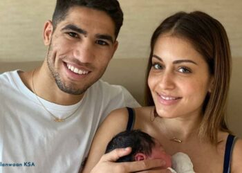 تفاصيل قصة حياة أشرف حكيمي المغربي أيقونة ” بر الوالدين ” الذي إنتقل من الفقر إلَى نجم الكرة العالمية ..أمه ترافقه في معظم المباريات وزوجته هبة نجمة تمثيل إسبانية