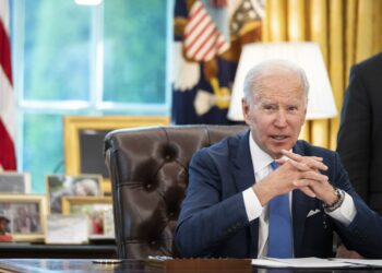 بايدن في مأزق.. “فوكس نيوز” تكشف من هو الحاكم الفعلي للولايات المتحدة وماذا يفعلون بالبلد ؟!!!