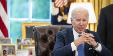 بايدن في مأزق.. “فوكس نيوز” تكشف من هو الحاكم الفعلي للولايات المتحدة وماذا يفعلون بالبلد ؟!!!