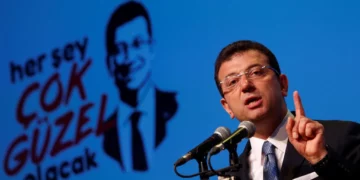 محكمة تركية تقضي بسجن رئيس بلدية اسطنبول وبالتالي منعه من ممارسة العمل السياسي بعد إدانته بـ”إهانة” مسؤولين