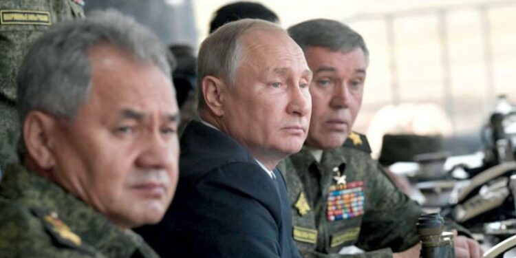 بوتين يعترف بصعوبة الأوضاع في المناطق الخاضعة للسيطرة الروسية بأوكرانيا ويدعو الإستخبارات للتركيز على التجسس وسيحدد الأهداف العسكرية لعام 2023 خلال إجتماع قادم