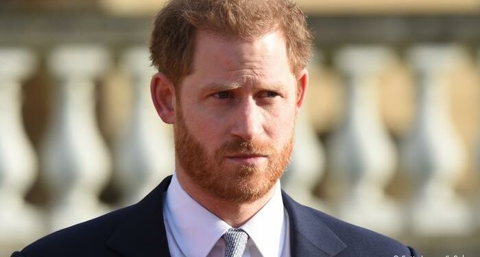 الأمير هاري: العائلة المالكة تلعب “لعبة قذرة” بتسريب القصص