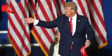 ترامب يدعو لإنهاء العمل بالدستور الأمريكي …!!!