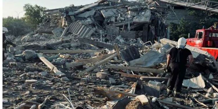 أوكرانيا تكشف عن أرقام صادمة لحجم خسائرها نتيجة الحرب الروسية.. 700مليار دولار خسائر البنية التحتية والقصف مستمر