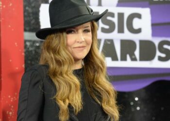 المئات يشاركون في تأبين الإبنة الوحيدة لإلفيس بريسلي في جريسلاند الأمريكية