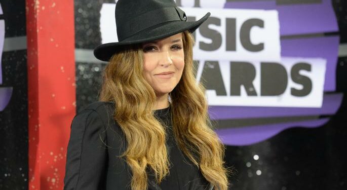 المئات يشاركون في تأبين الإبنة الوحيدة لإلفيس بريسلي في جريسلاند الأمريكية