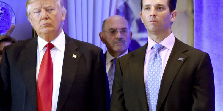 صحيفة امريكية: “أزمة هوية” في الحزب الجمهوري تلوح في الأفق على خلفية دعم أوكرانيا