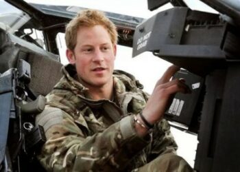 بعد كشف أسرار أمنية خاصّة.. عسكريون بريطانيون يُهاجمون بشدّة الأمير هاري ويتّهمونه بـ”خيانة الجيش” وتعريضهم للخطر…!!!