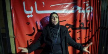 أزمة قضاء في لبنان ومعركة بين القضاة على خلفية التحقيقات في إنفجار مرفأ بيروت والرأي العام بحالة ذهول وترقب