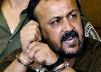 نقل الأسير مروان البرغوثي و70 أسيرا إلى العزل المشدد في معتقل “نفحة”