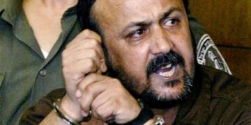 نقل الأسير مروان البرغوثي و70 أسيرا إلى العزل المشدد في معتقل “نفحة”