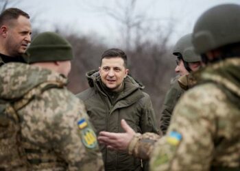 زيلينسكي يتهم موسكو بعدم الإلتزام بوقف إطلاق النار وقصف بلاده ويؤكد: السلام لن يكون ممكنًا إلا بإنسحاب الجيش الروسي