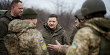 زيلينسكي يتهم موسكو بعدم الإلتزام بوقف إطلاق النار وقصف بلاده ويؤكد: السلام لن يكون ممكنًا إلا بإنسحاب الجيش الروسي