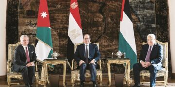 قادة مصر والأردن وفلسطين: ضرورة تحقيق السلام على أساس حل الدولتين